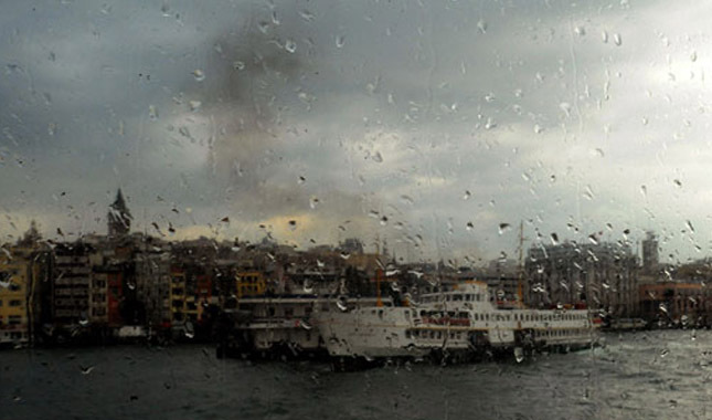 Yağmur İstanbul'u teslim aldı