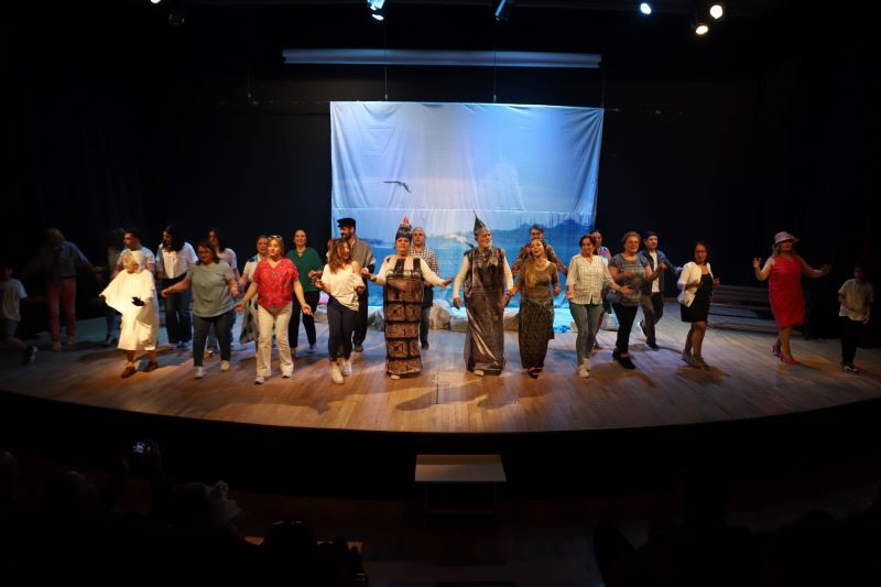‘Yarı Saydam Perşembe Hikâyeleri' Adlı Tiyatro Oyunu Kartal'da Sahnelendi