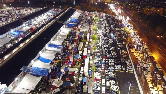 Yasak bitti, Bayrampaşa Hali tıka basa doldu