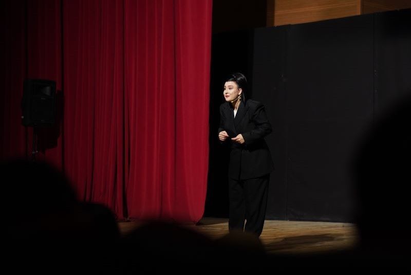 Yasemin Sakallıoğlu, ‘Doğru Koca Nasıl Seçilir?' gösterisini Edirne'de sahneledi