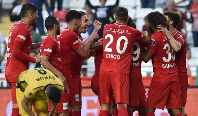 Yeni Malatyaspor'u 3 golle geçti