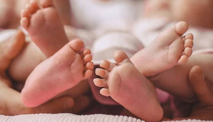 Yeni doğan ikiz bebeklere 'Covid' ve 'Corona' ismi verildi