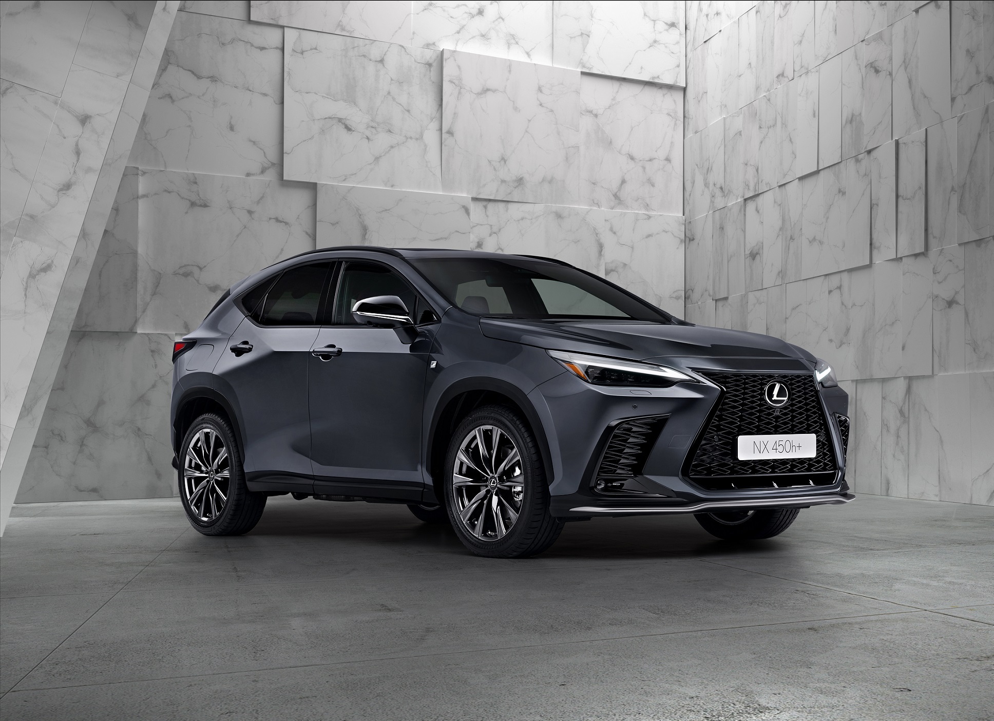 Yeni nesil NX SUV'un Dünya prömiyerini gerçekleştirdi