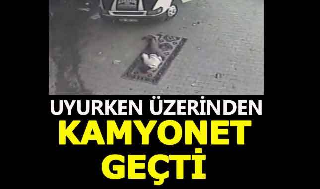 Yolun ortasında uyurken üzerinden araç geçti
