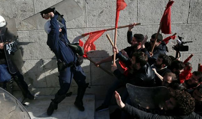 Yunanistan'da ortalık yine karıştı!