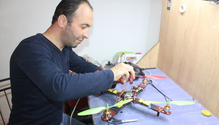 Elektrik teknisyeni, kızına atık malzemelerden drone ve akülü araba yaptı