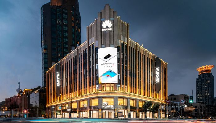 Dünyanın en büyük Huawei mağazası Şanghay'da açıldı
