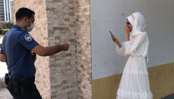 Adana'da ailesinin zorla evlendirmek istediği iddia edilen genç kızı polis kurtardı