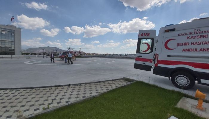 Kayseri'de ambulans helikopter 2 hasta için havalandı