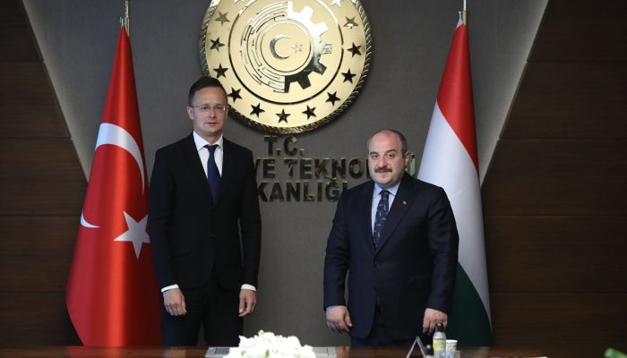 Bakan Varank, Macaristan Dışişleri ve Dış Ticaret Bakanı Szijjarto ile görüştü