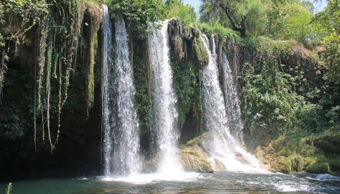 Antalya'daki Düden Şelalesi'nde doğa canlanıyor