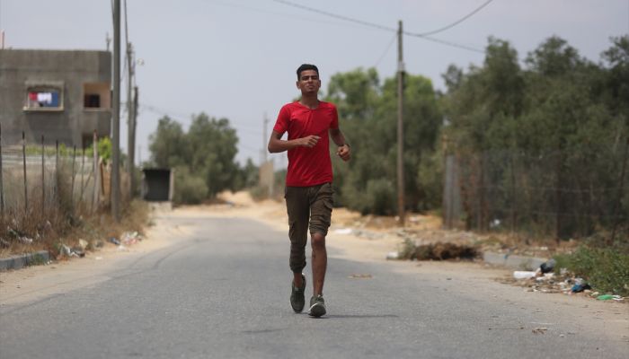 Gazzeli genç, Yeryüzü Doktorları'nın sağlık desteğiyle parkur sporuna dönüyor 