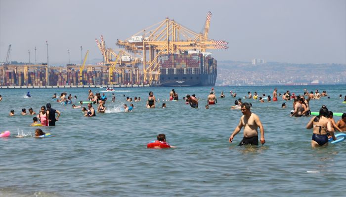 Tekirdağ'da tatilciler mavi bayraklı plajlarda denize girmenin keyfini yaşadı
