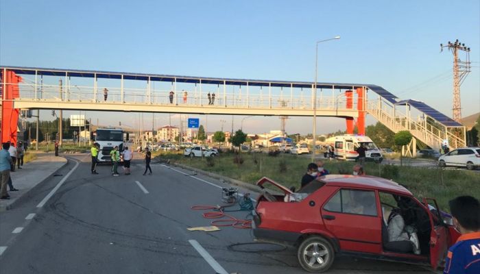 Sivas'ta otomobiller çarpıştı: 2 ölü, 2 ağır yaralı 