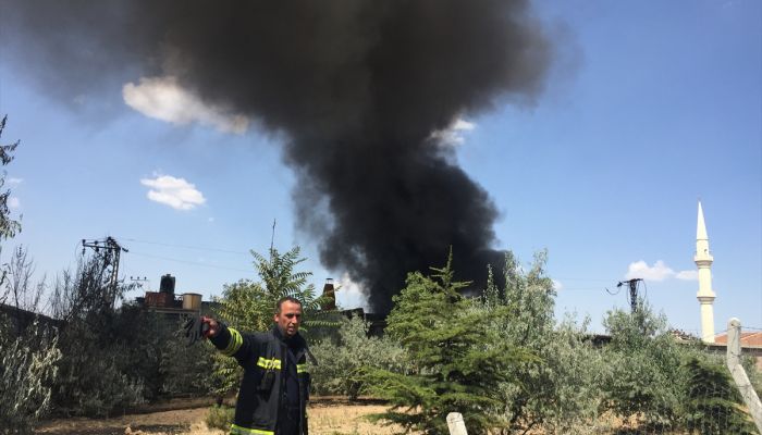 Konya'da plastik atık toplama deposunda yangın çıktı