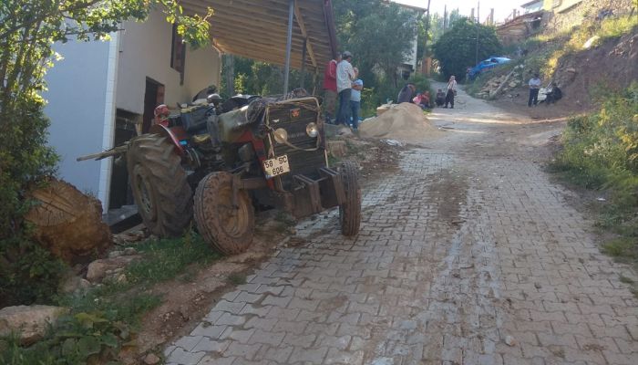 Sivas'ta traktörün altında kalan çocuk öldü, 3 kişi yaralandı 
