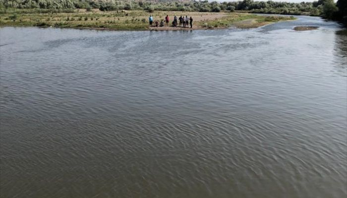 Balıkesir'de çocuklarını boğulmaktan kurtaran baba hayatını kaybetti