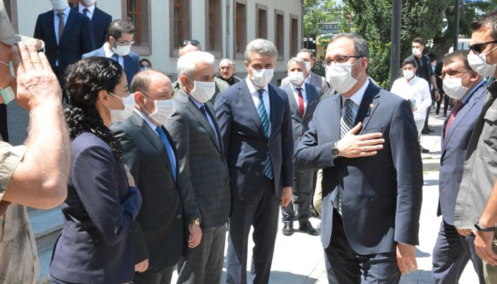 Gençlik ve Spor Bakanı Kasapoğlu, Malatya'da ziyaretlerde bulundu: