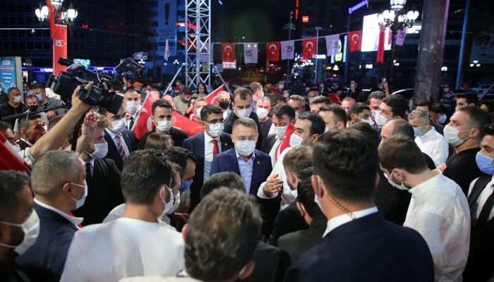 Cumhurbaşkanı Yardımcısı Oktay: "Bu ülke 4 yılda her ne yaptı ise o günkü şehitlerimizin kanına borçluyuz"