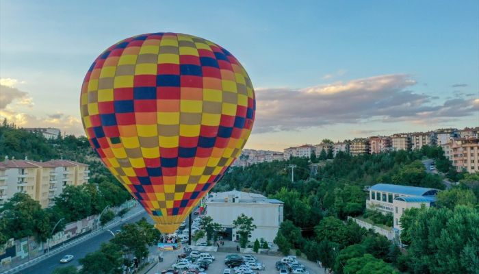 Keçiören'de seyir amaçlı sıcak hava balonu hizmete sunuldu