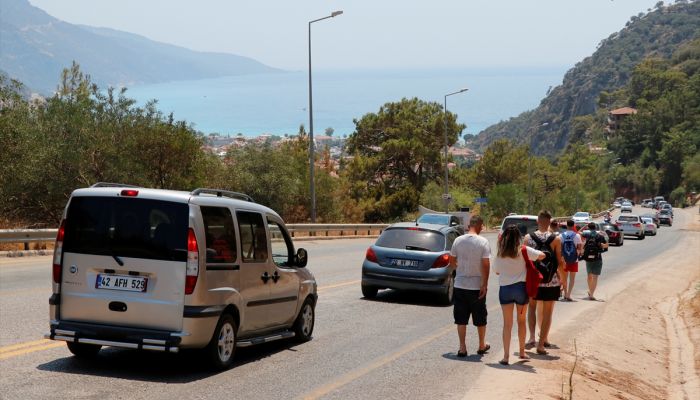 Muğla'nın turizm merkezlerinde sahiller ve trafikte yoğunluk yaşanıyor