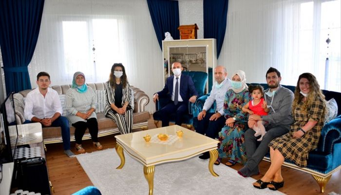 Ardahan Valisi Öner gazi ile şehit yakınlarının bayramını kutladı