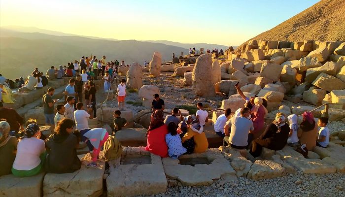 Dünya mirası Nemrut'ta Kurban Bayramı yoğunluğu
