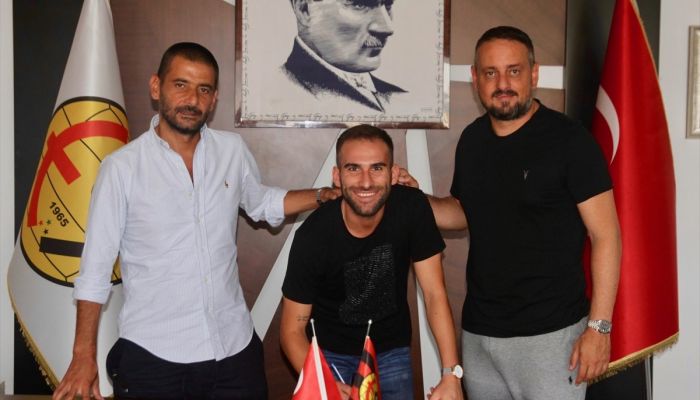 Eskişehirspor, Onur Bayramoğlu ve Hasan Ulaş Uygur'la sözleşme yeniledi