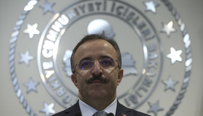 Çataklı, temmuz ayında terör örgütleriyle irtibatlı olduğu değerlendirilerek gözaltına alınan 2 bin 108 şüpheliden 325'inin tutuklandığını açıkladı.