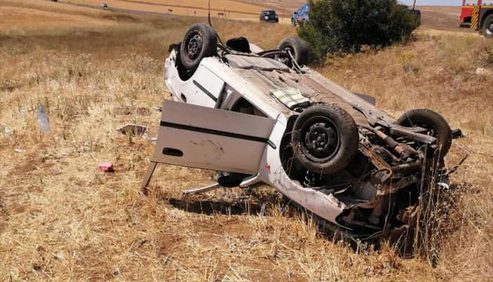 Sivas'ta otomobil devrildi: 1 ölü, 4 yaralı