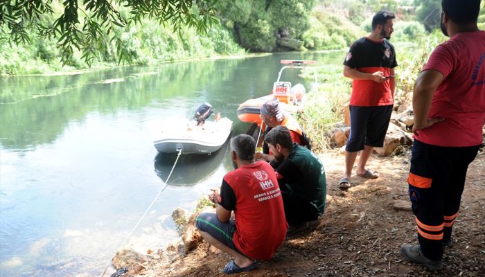 Antalya'da kanalda kaybolan genci arama çalışmaları sırasında iki deniz polisi yaralandı