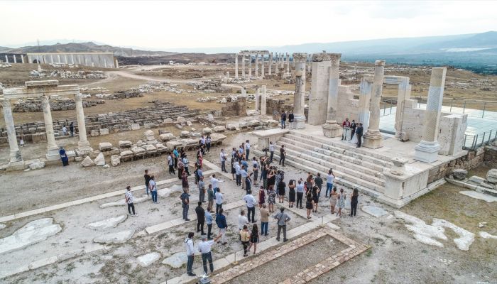 Arkeolog çift 7 bin 500 yıllık antik kentte dünyaevine girdi