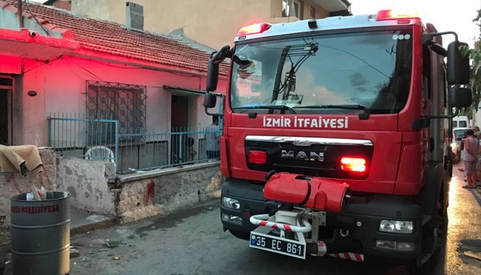 İzmir'de otluk alanda çıkan yangın söndürüldü