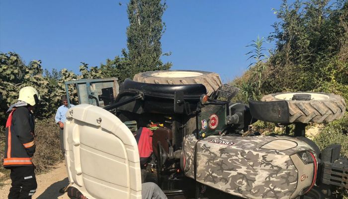 Mersin'de devrilen traktörün altında kalan çift yaşamını yitirdi