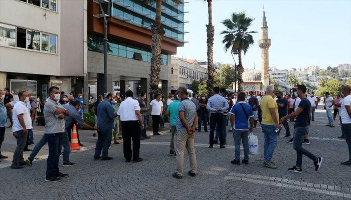 İzmir'de servisçilerden "S Plaka" eylemi