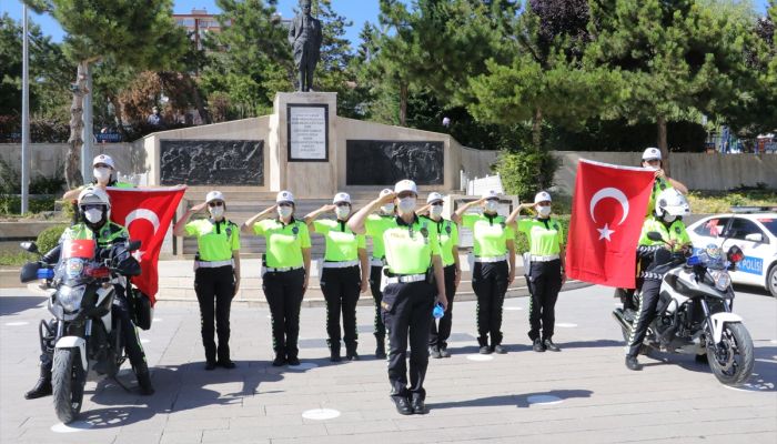 Yozgat'ta kadın trafik polislerinden Kovid-19 uyarısı 