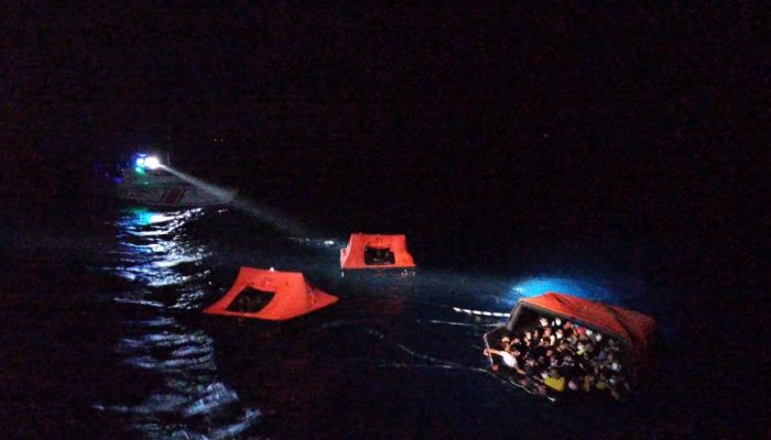 Muğla'da Türk kara sularına geri itilen 83 sığınmacı kurtarıldı