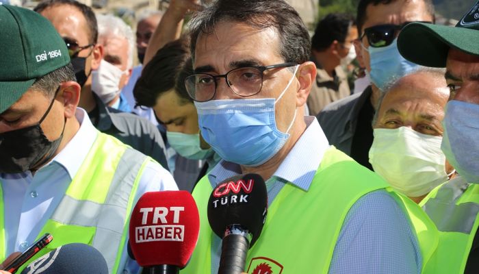 Bakan Dönmez: "Afet bölgesindeki vatandaşlarımızın ilçelerimiz ve köylerimiz dahil elektrik faturalarının tahakkuk ve tahsilatını erteliyoruz."