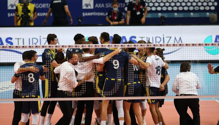 Fenerbahçe HDI Sigorta, AXA Sigorta Erkekler Şampiyonlar Kupası maçında Arkas Spor'u 3-1 yenerek kupanın sahibi oldu.