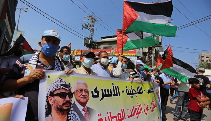 Gazze ve Batı Şeria'da Bahreyn ve BAE'nin İsrail'le normalleşmesi protesto edildi