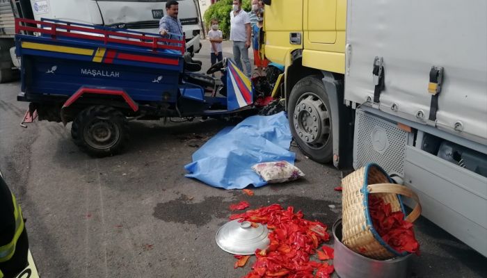 Ordu'da kamyonla tarım aracı çarpıştı: 1 ölü, 2 yaralı