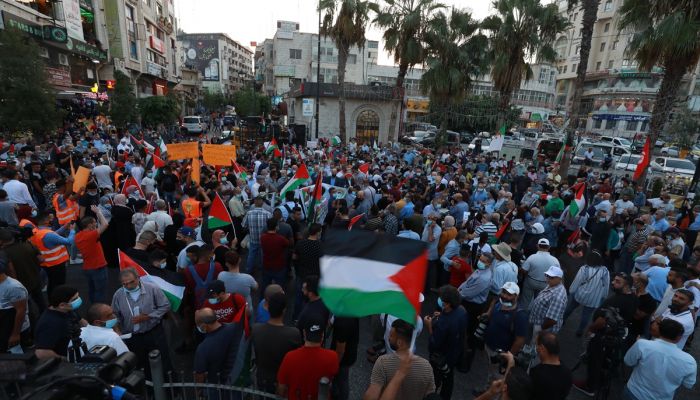 Ramallah'ta yüzlerce kişi İsrail ile BAE ve Bahreyn arasında varılan normalleşmeyi protesto etti