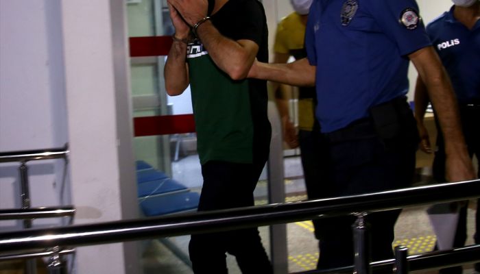 Adana'da kız arkadaşını darbeden ve 9. kattaki balkondan sarkıtan kişi operasyonla yakalandı
