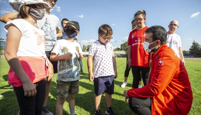 AK Parti Ankara İl Başkanı Hakan Han Özcan, engelli sporculara ziyaret etti