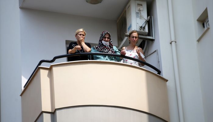 Adana'da cam silerken 11. kattan düşen kadın hayatını kaybetti 