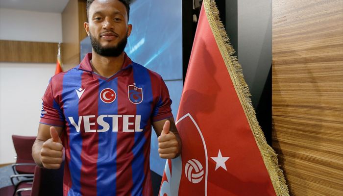 Trabzonspor'da yeni transferler için imza töreni düzenlendi