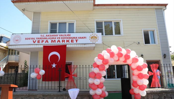 Aksaray'da ihtiyaç sahiplerine için kurulan "Vefa Market" açıldı 
