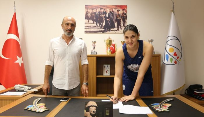 Hatay Büyükşehir Belediyespor, İdal Yavuz'la 5 yıllık sözleşme imzaladı
