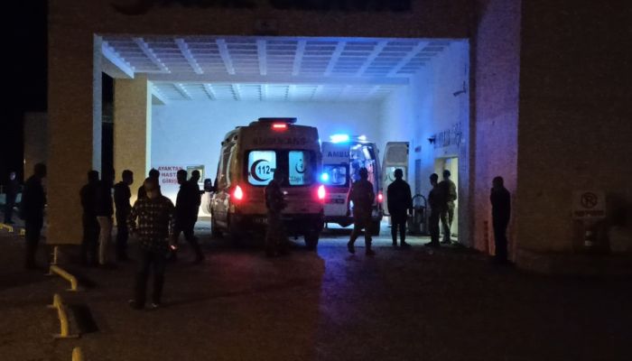 Bitlis'te otomobil ile tır çarpıştı: 2 ölü, 3 yaralı