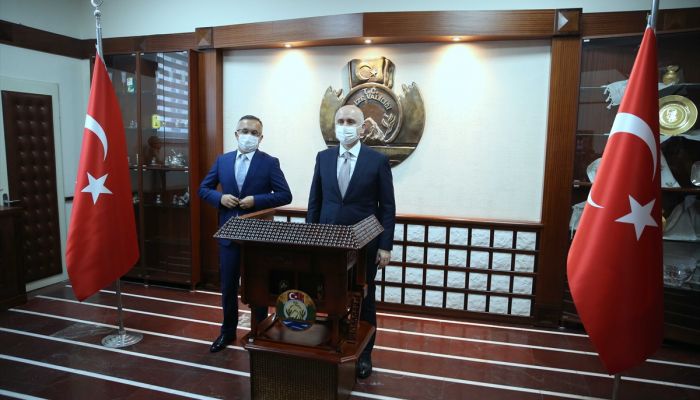 Bakan Karaismailoğlu AK Parti Rize İl Başkanlığını ziyaret etti: 